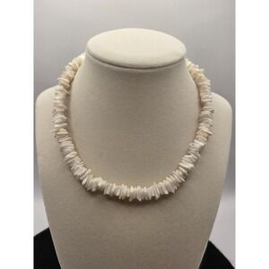 Vintage White Puka Shell Beaded Necklace 15.75 in Silver-Tone Barrel Clasp